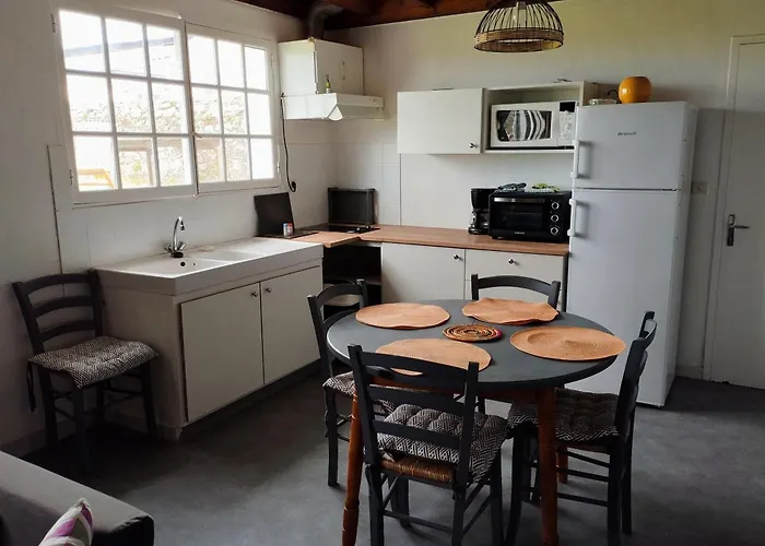 Hébergement de vacances La Maisonnette 2personnes Le Rdc à 1200m De La *